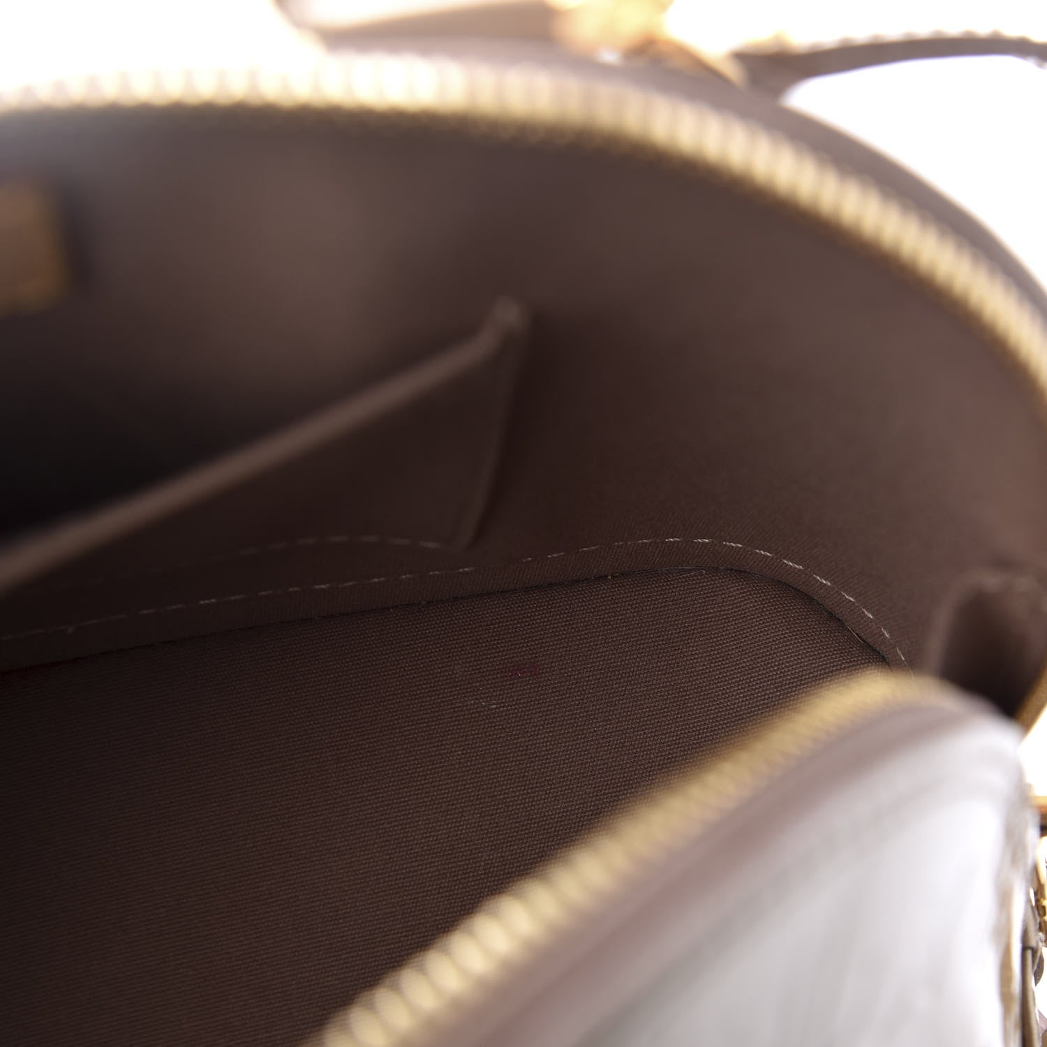 Louis Vuitton Vernis Alma BB Beige Poudre 6 of 10