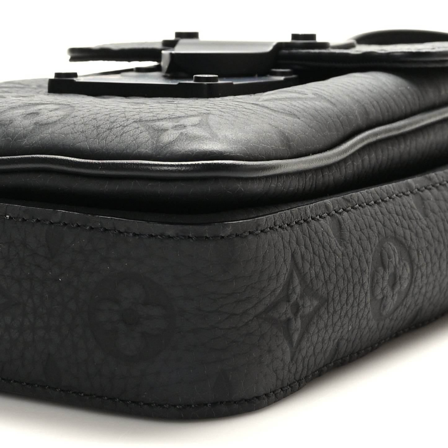 Taurillon Monogram S Lock Wearable Wallet Black
