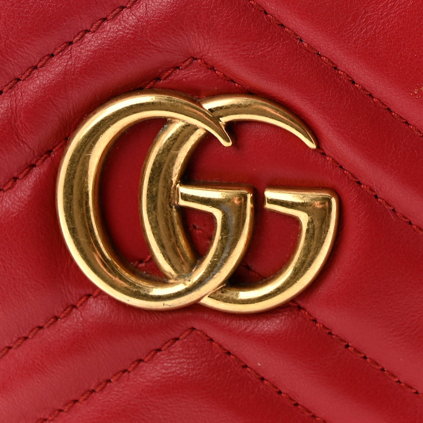 Calfskin Matelasse Mini GG Marmont Crossbody Bag Hibiscus Red Hibiscus Red