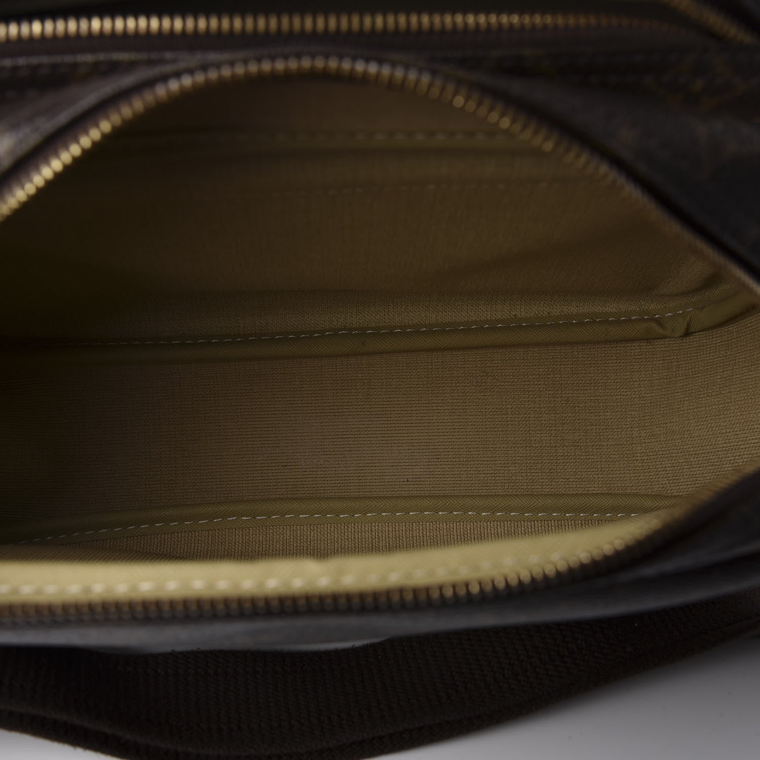Louis Vuitton Monogram Reporter PM 7 of 10
