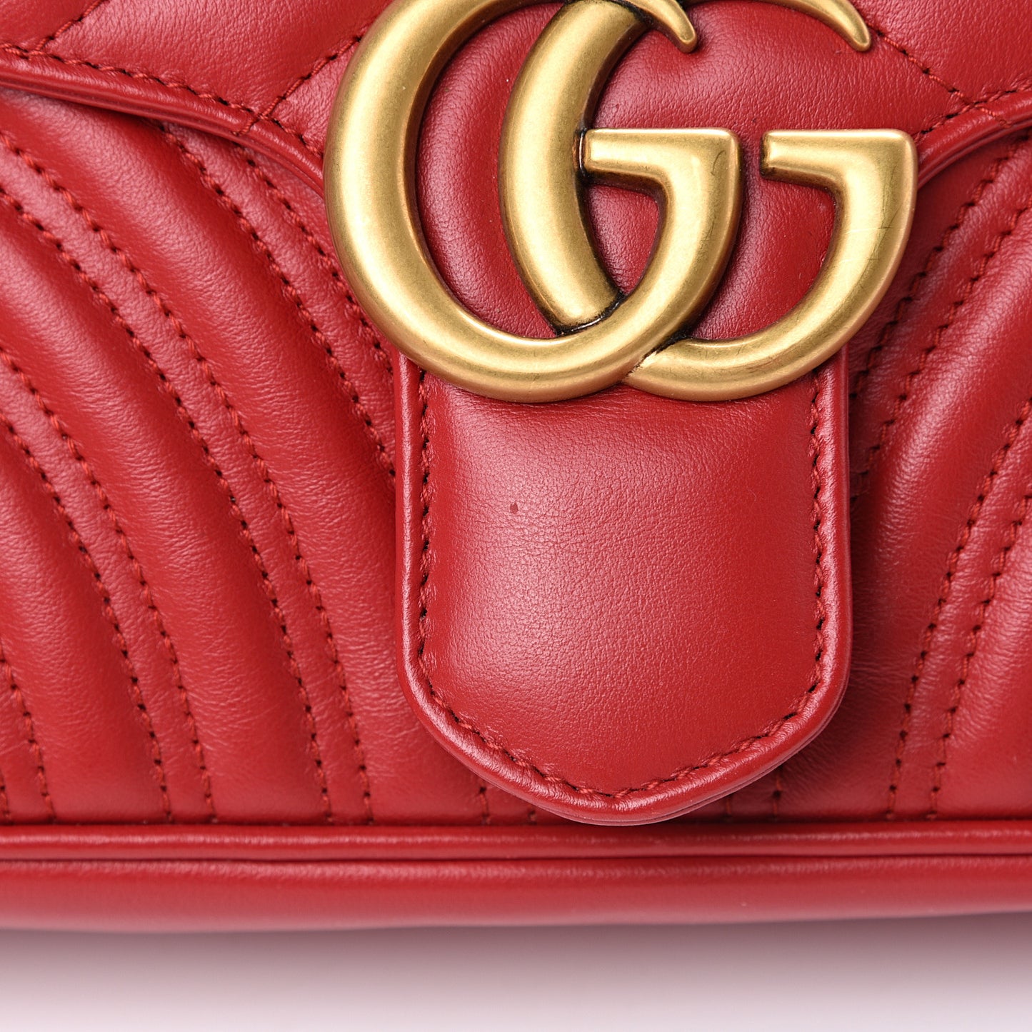 Calfskin Matelasse Small GG Marmont Shoulder Bag Hibiscus Red
