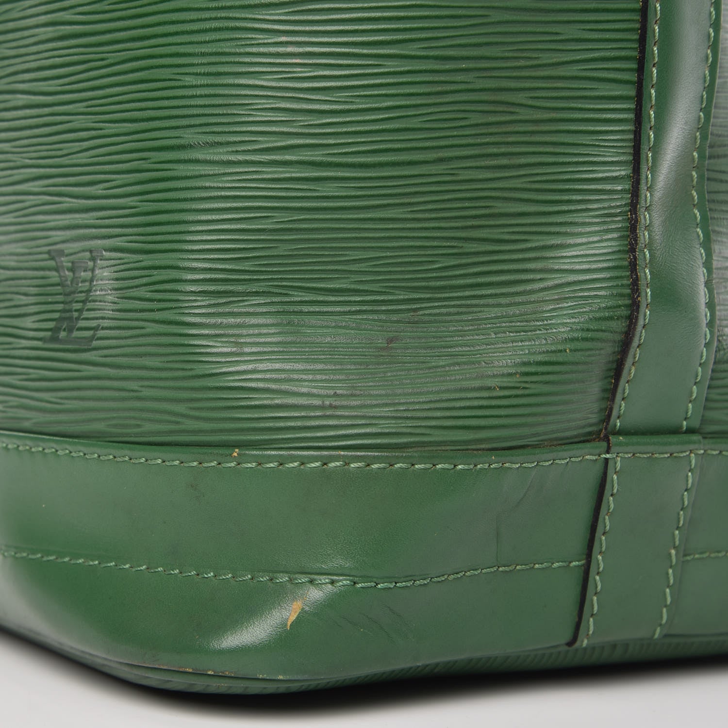 Louis Vuitton Epi Noe Borneo 11 of 19