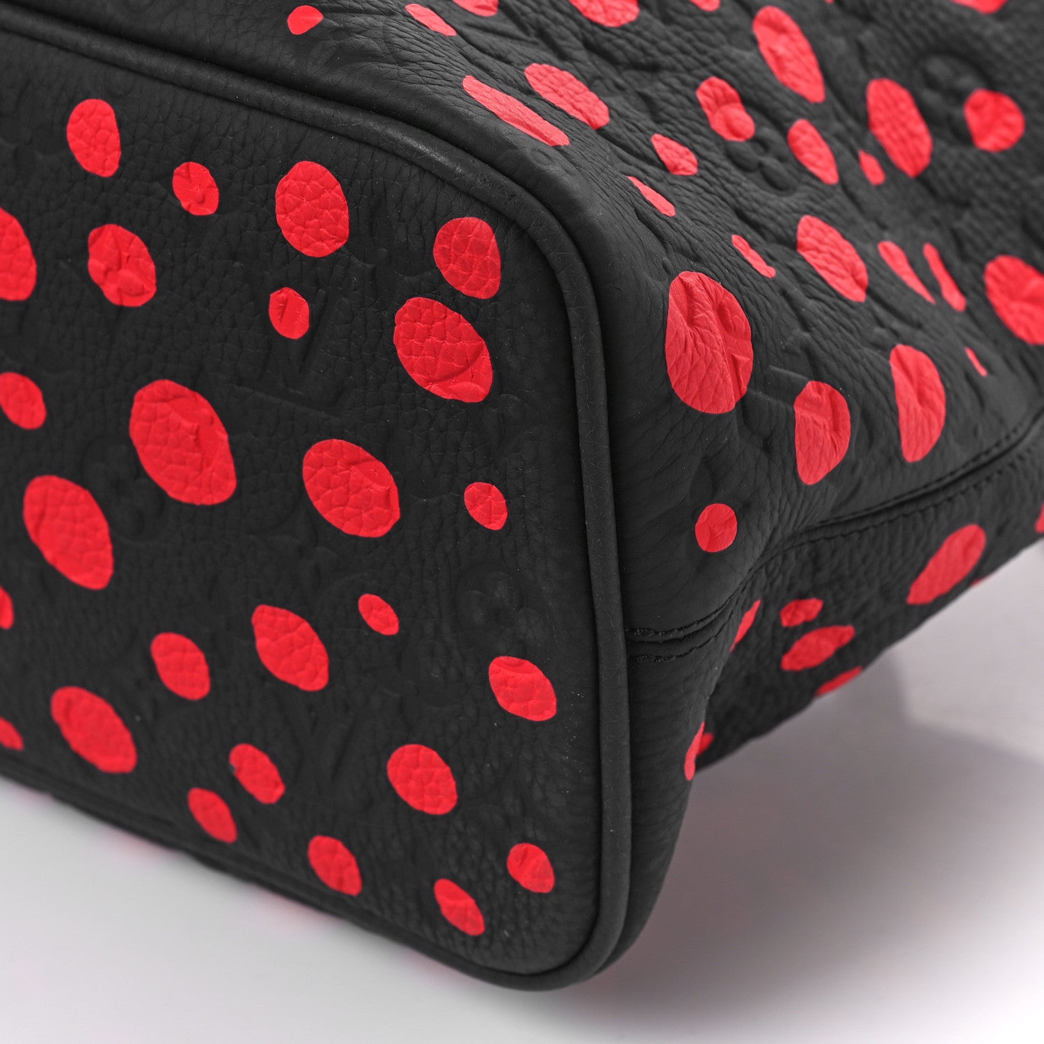 Louis Vuitton LV X YK Taurillon Lock It MM Black Red 8 of 8