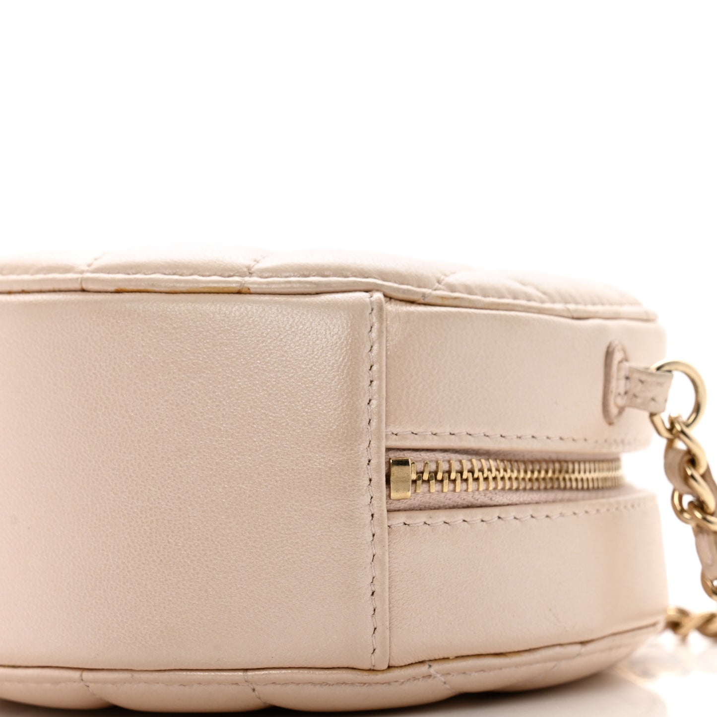 Iridescent Lambskin Quilted Pearl Round Clutch With Chain Light Beige