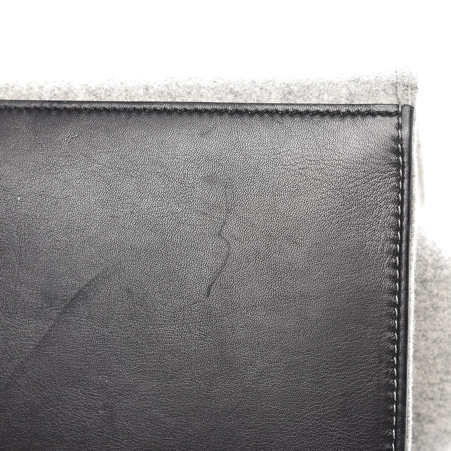 Felt Smooth Calfskin Medium Trapeze Pearl Grey