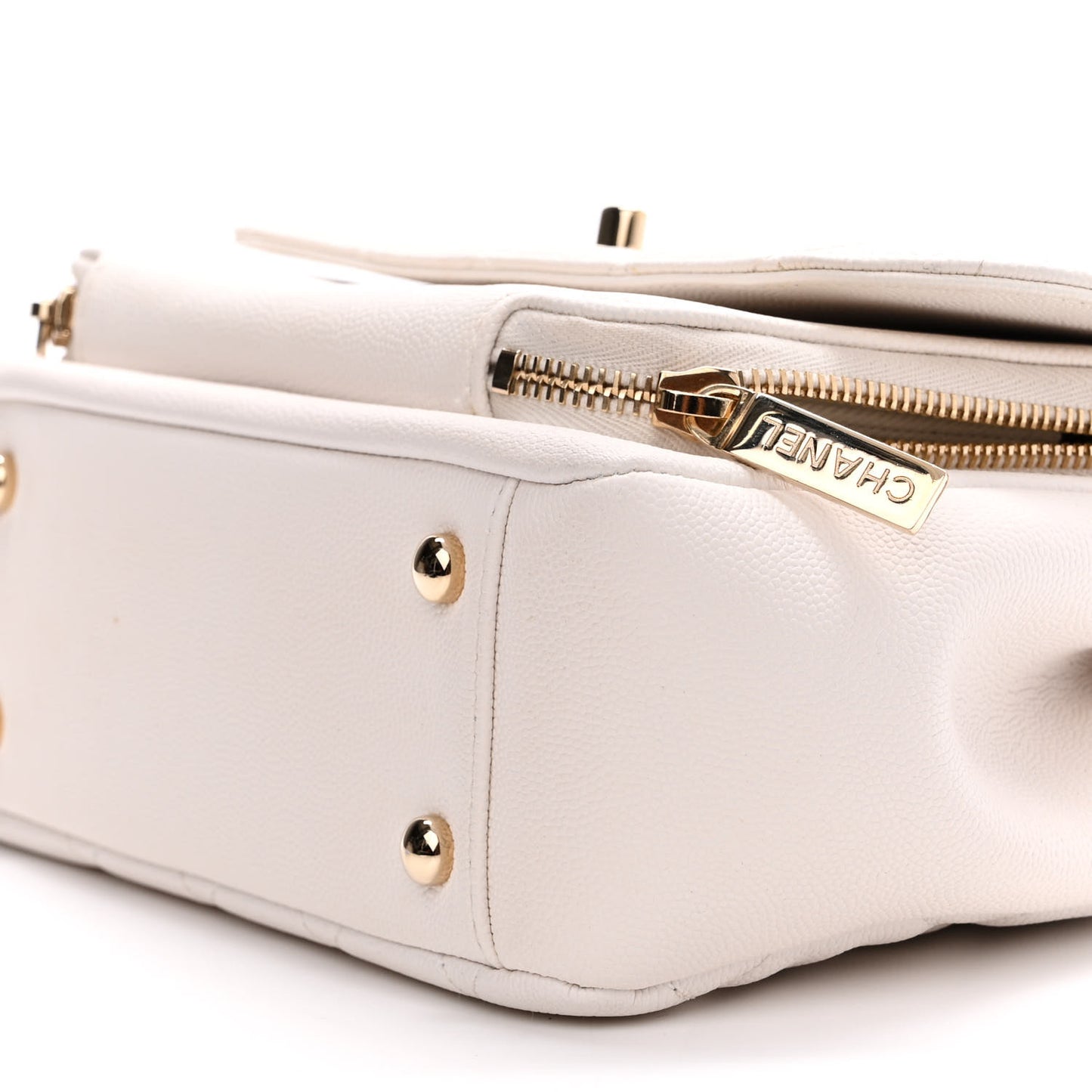 Caviar Quilted Medium Business Affinity Flap White