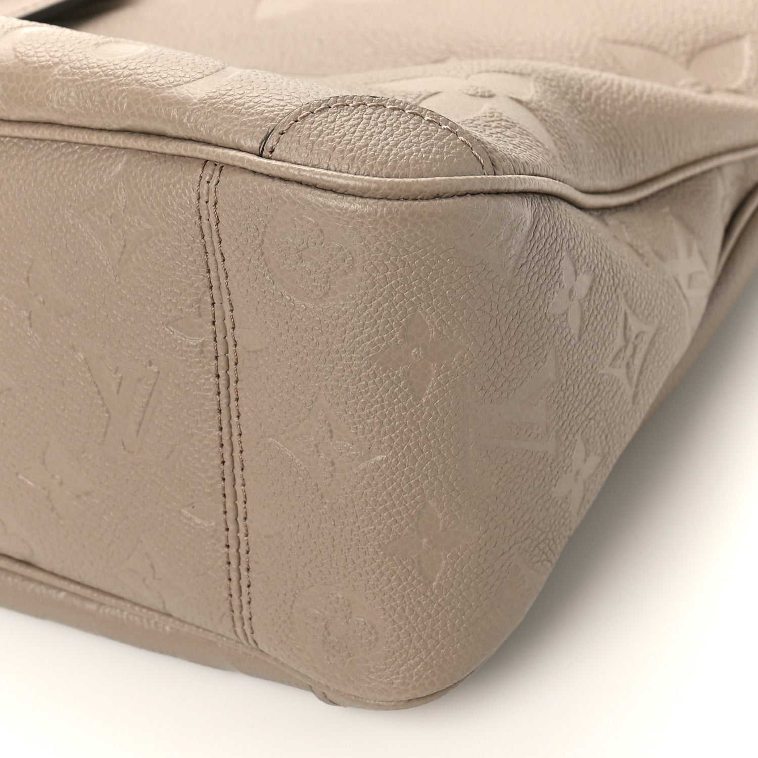 Louis Vuitton Empreinte Monogram Giant Trianon MM Tourterelle 7 of 7