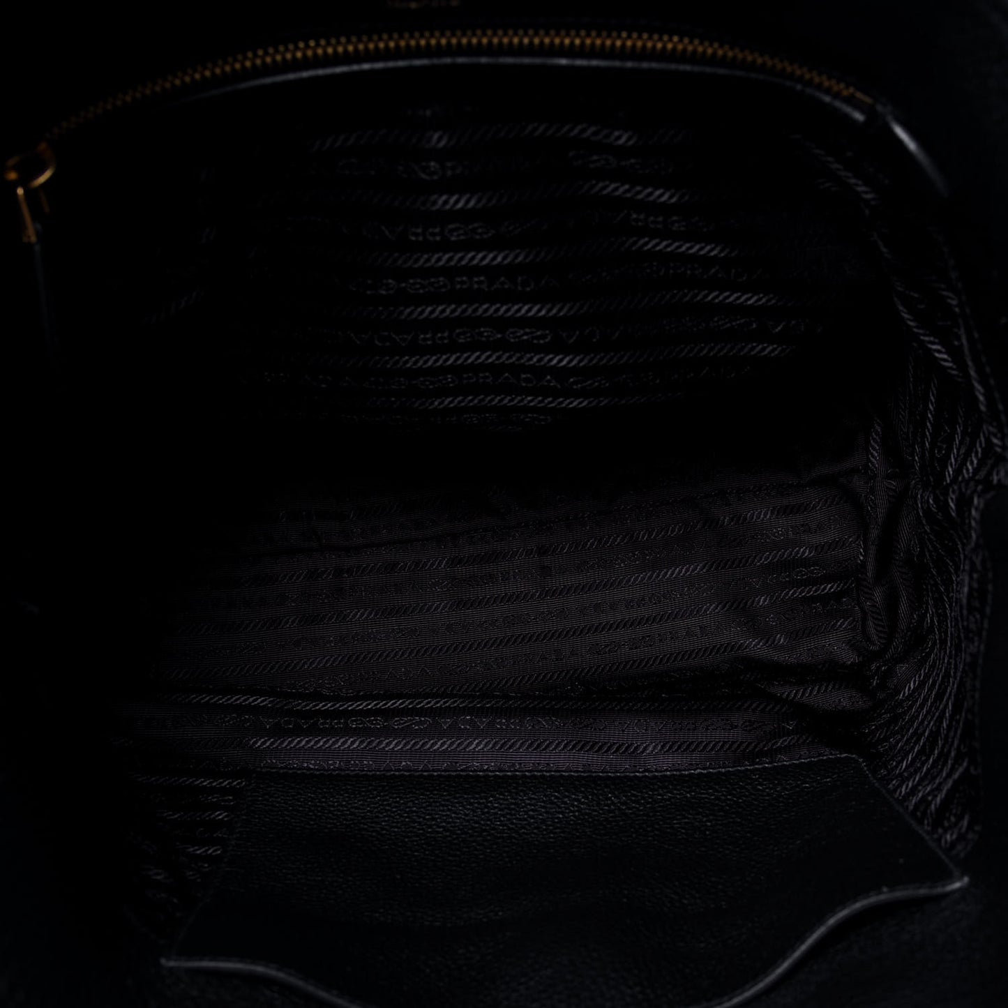 Vitello Daino Pocket Shopping Tote Black
