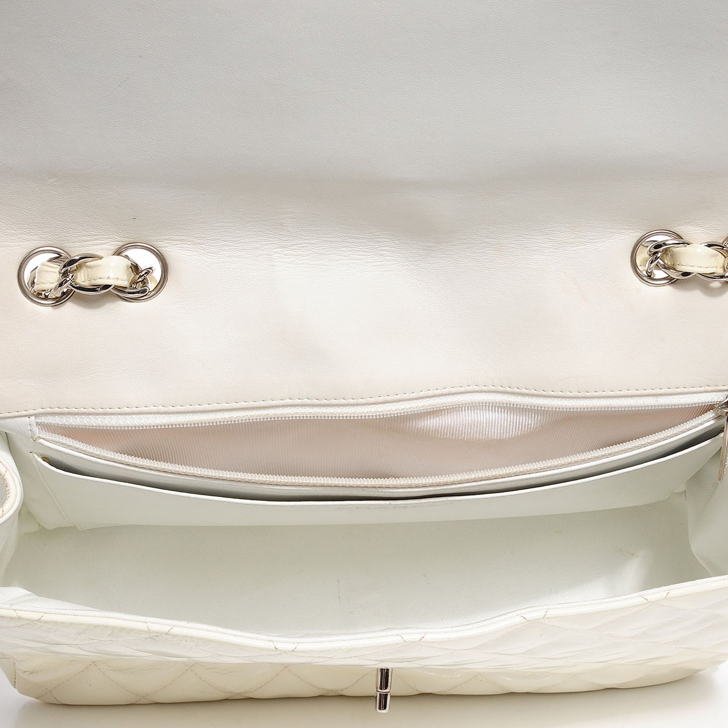 Distressed Patent Jumbo Single Flap White