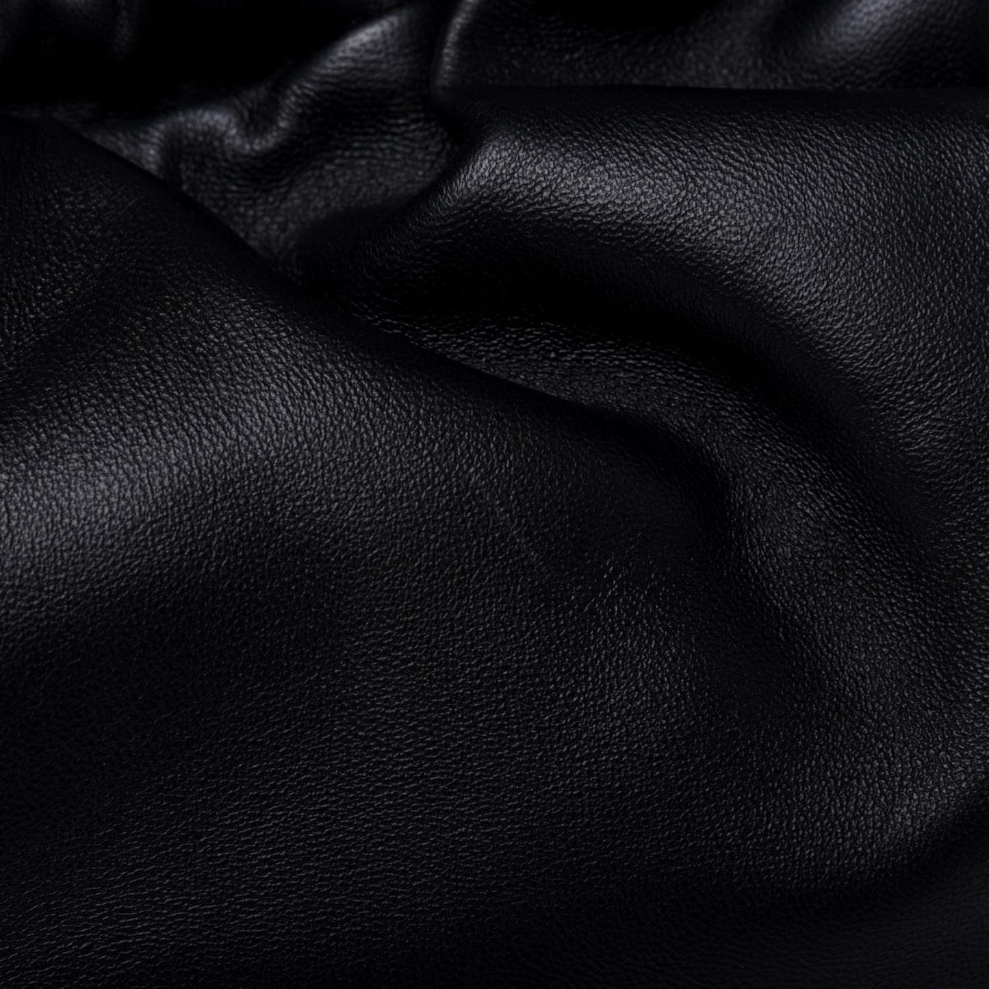Lambskin Cloud Clutch Black Flamma