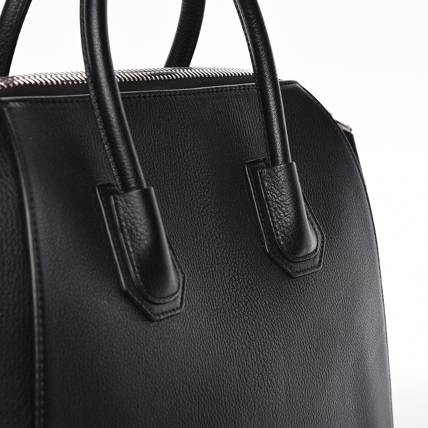 Sugar Goatskin Medium Antigona Black