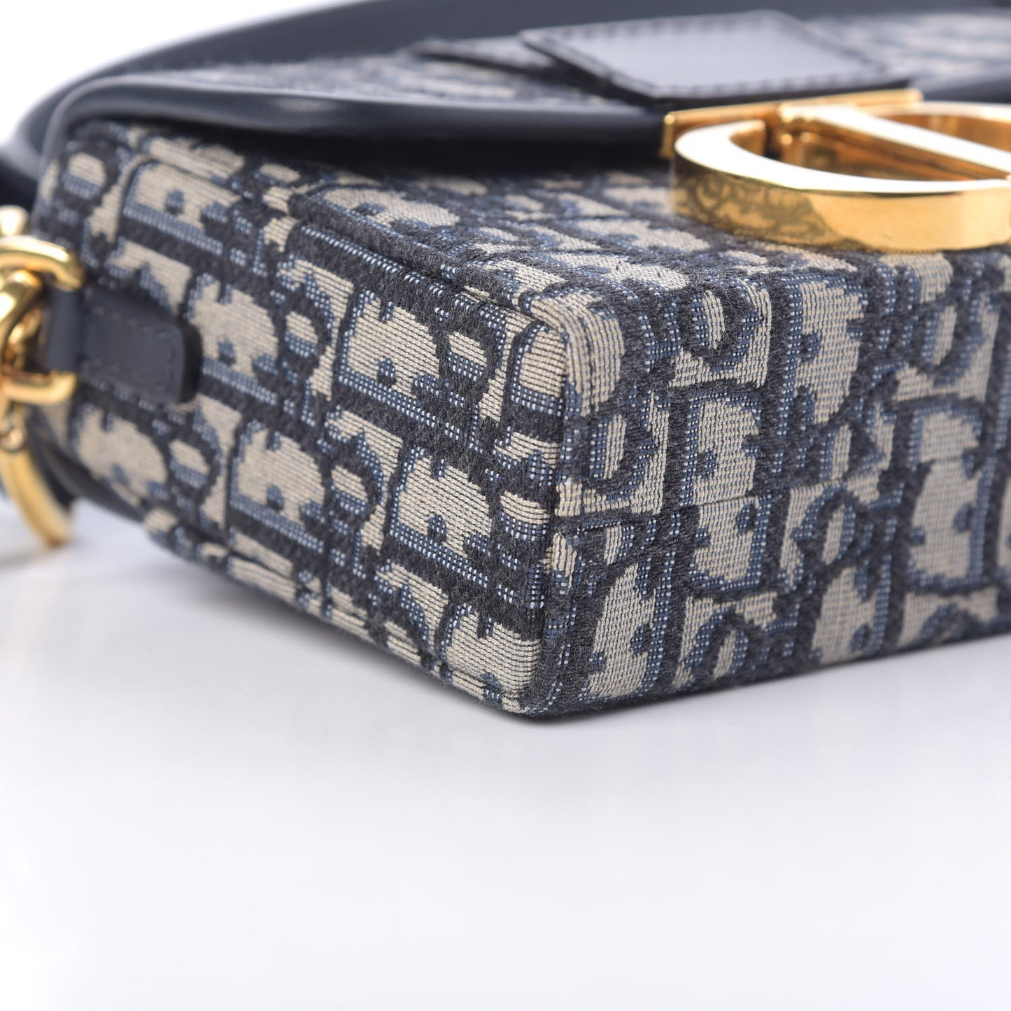 Oblique 30 Montaigne Box Bag Blue
