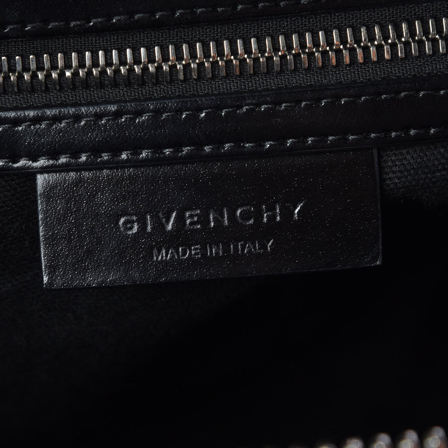 Shiny Lord Calfskin Medium Antigona Black