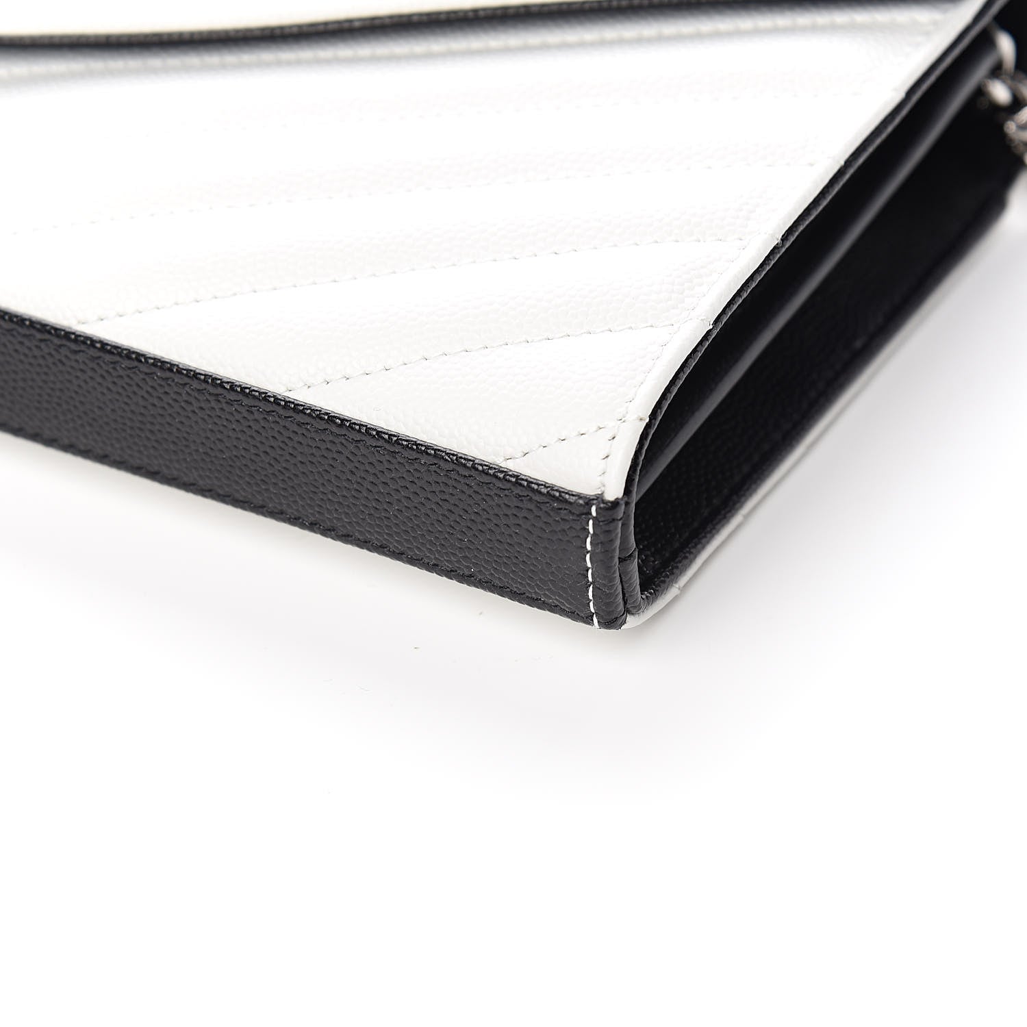 Saint Laurent Grain De Poudre Matelasse Bi-Color Chevron Monogram Chain Wallet White Black 8 of 10