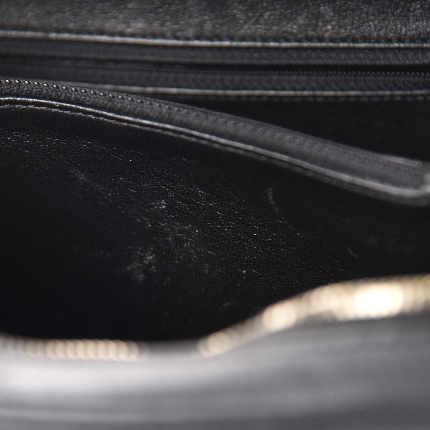 Caviar Quilted Medium CC Filigree Vanity Case Black