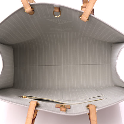 Louis Vuitton Monogram Giant By The Pool OnTheGo GM Brume 5 of 11