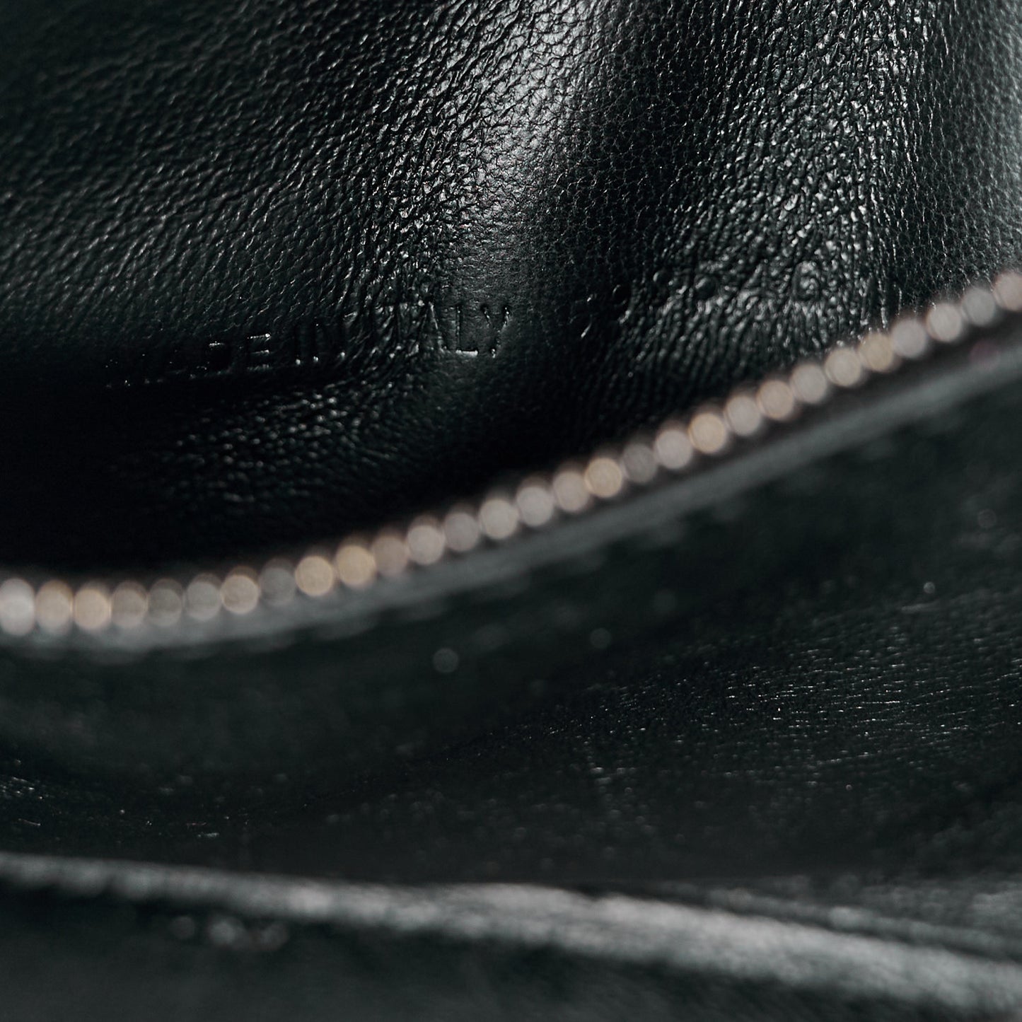 Shiny Calfskin Monochrome Crocodile Embossed Small Hourglass Top Handle Bag Black