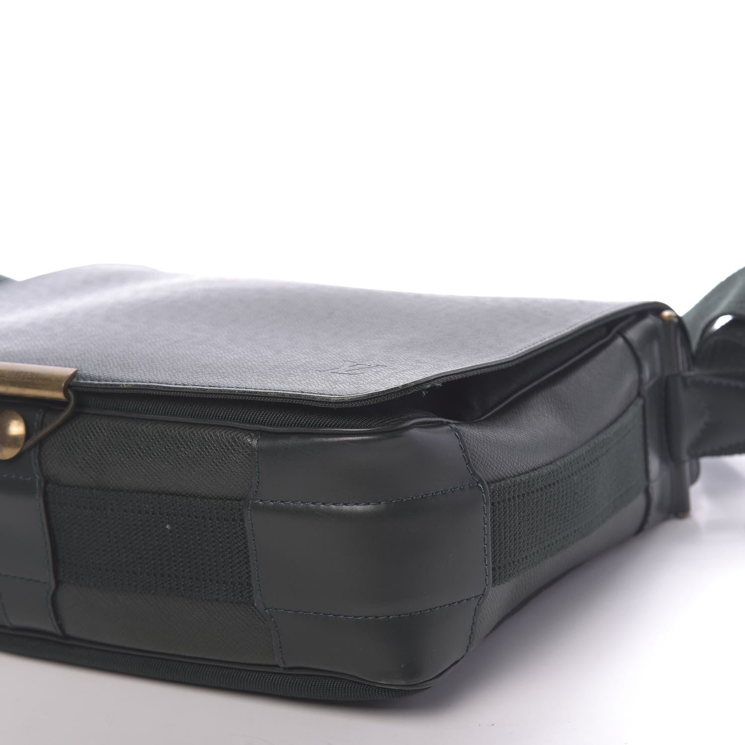 Louis Vuitton Taiga Viktor Messenger Bag Epicea 9 of 11