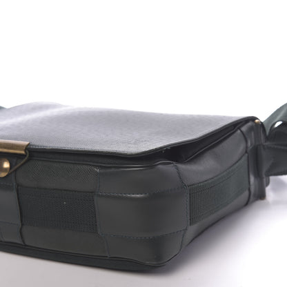 Louis Vuitton Taiga Viktor Messenger Bag Epicea 9 of 11