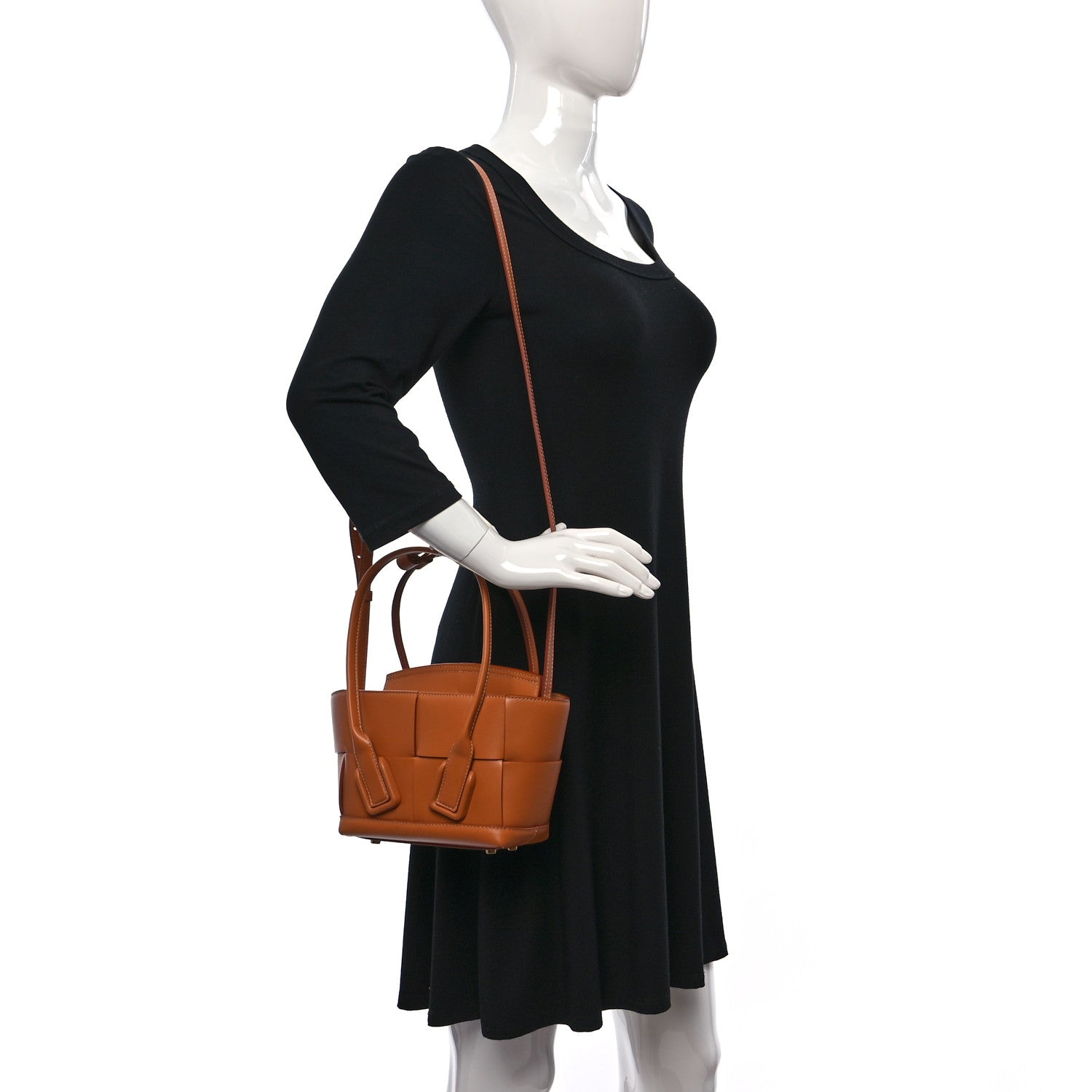 Bottega Veneta French Calfskin Maxi Intrecciato Mini Arco Clay 2 of 9