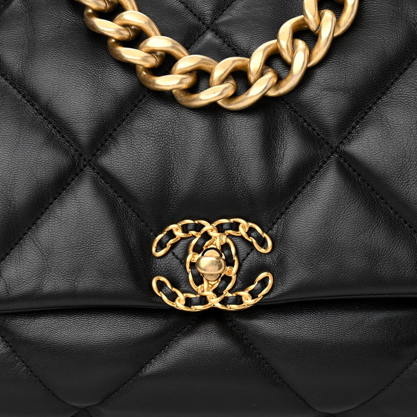 Lambskin Quilted Maxi Chanel 19 Flap Black