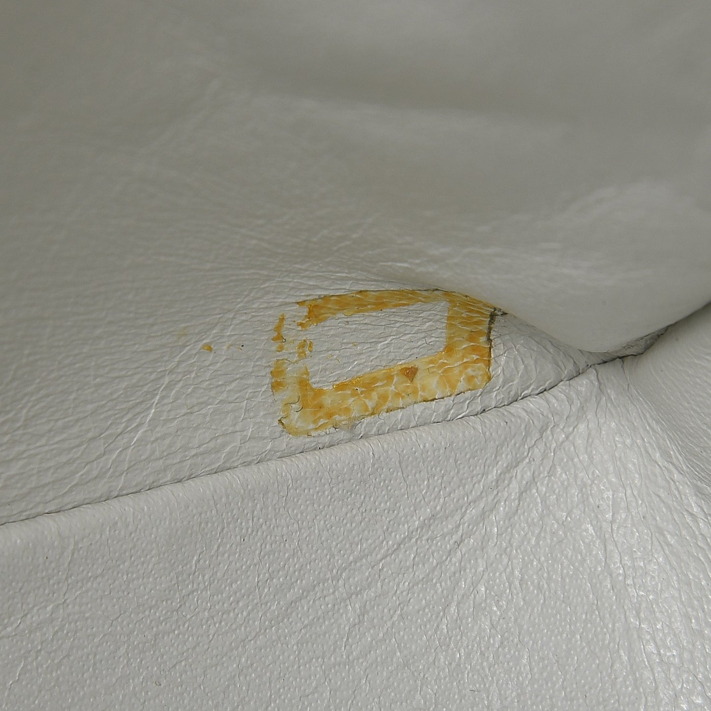 Caviar Quilted 2.55 Reissue 226 Flap White