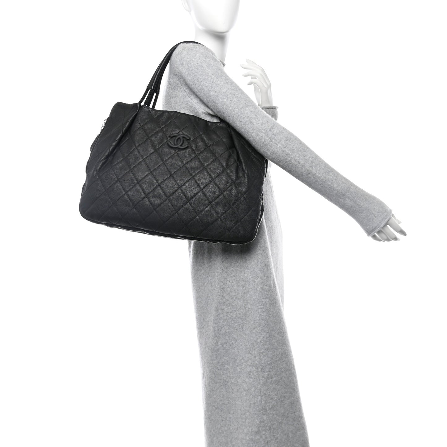 Caviar Quilted Soho Expandable Zip Shoulder Bag Black