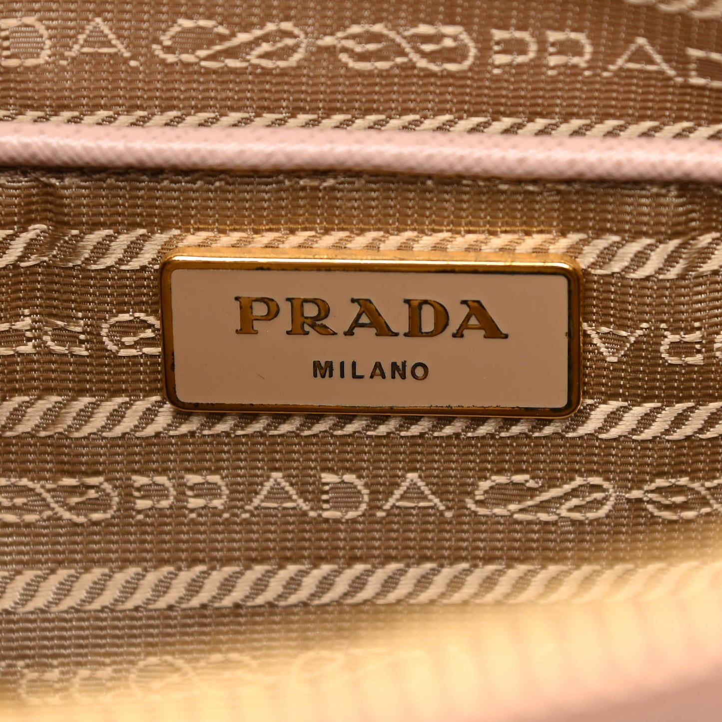 Saffiano Medium Galleria Double Zip Tote Cammeo