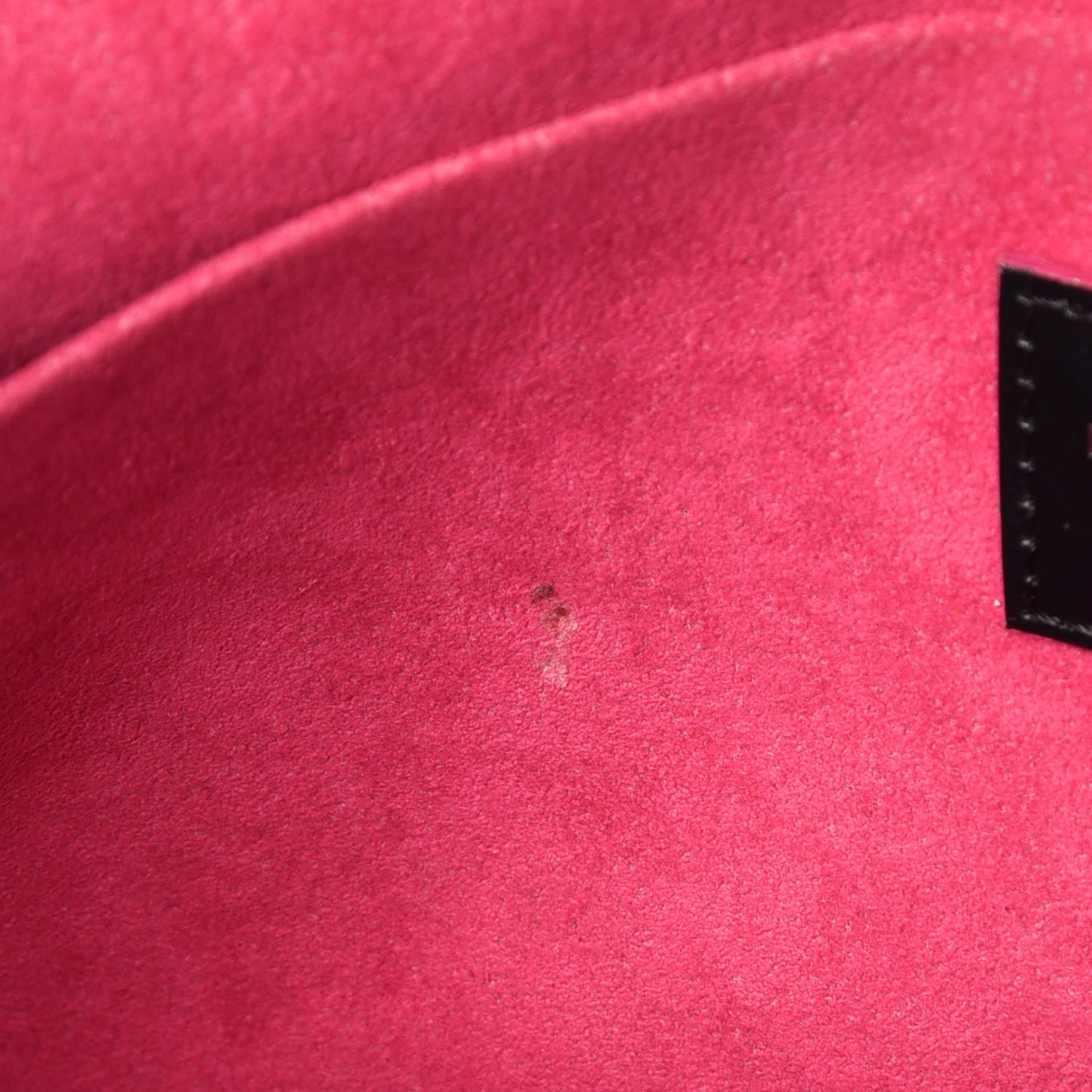 Epi Pochette Felicie Black Hot Pink