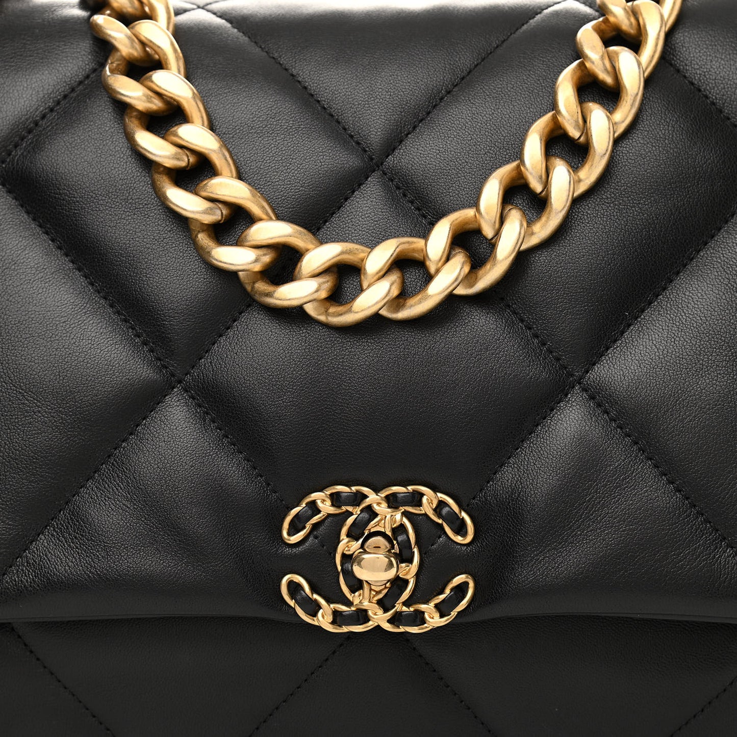 Lambskin Quilted Maxi Chanel 19 Flap Black