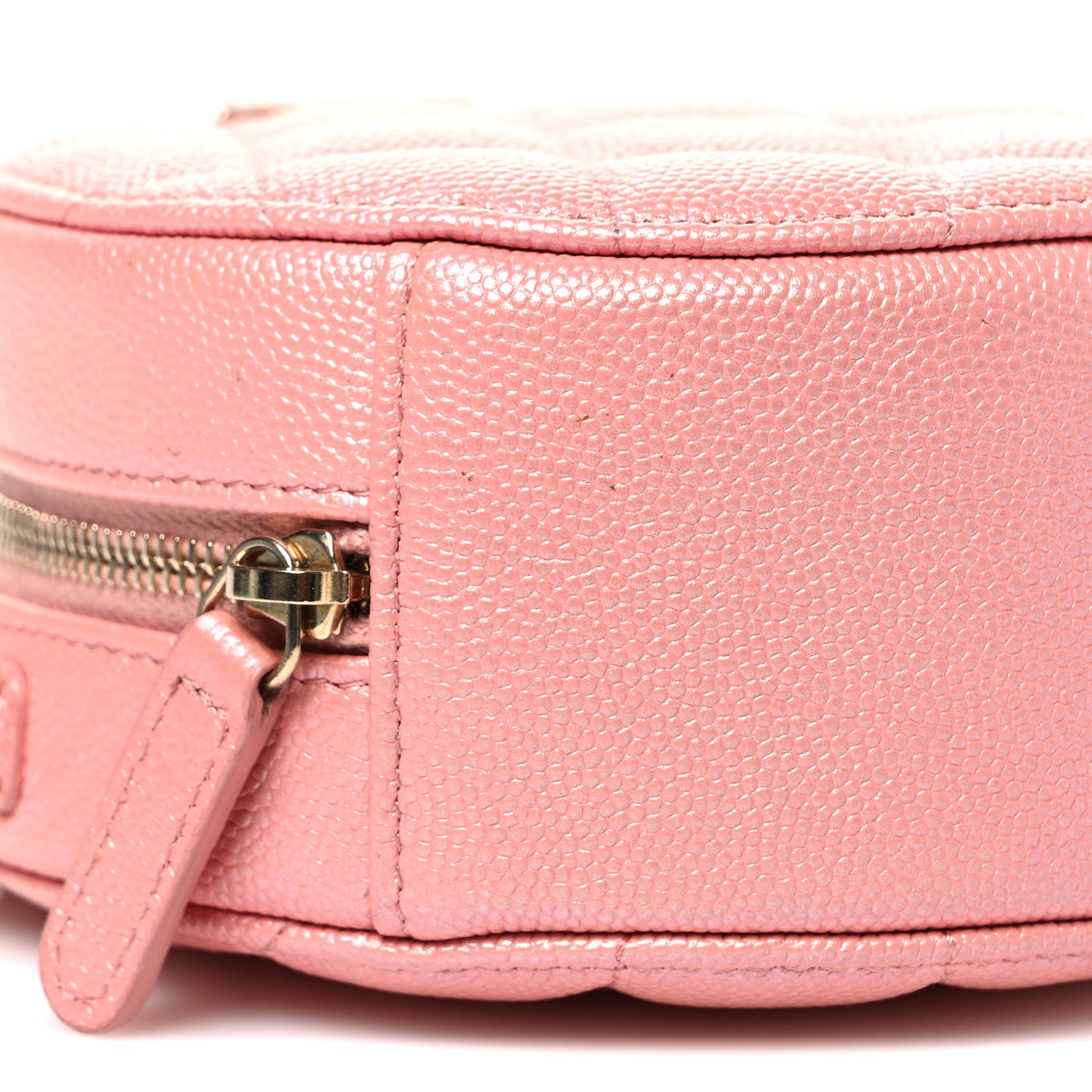 Iridescent Caviar Resin Quilted Round Clutch With Chain Pink