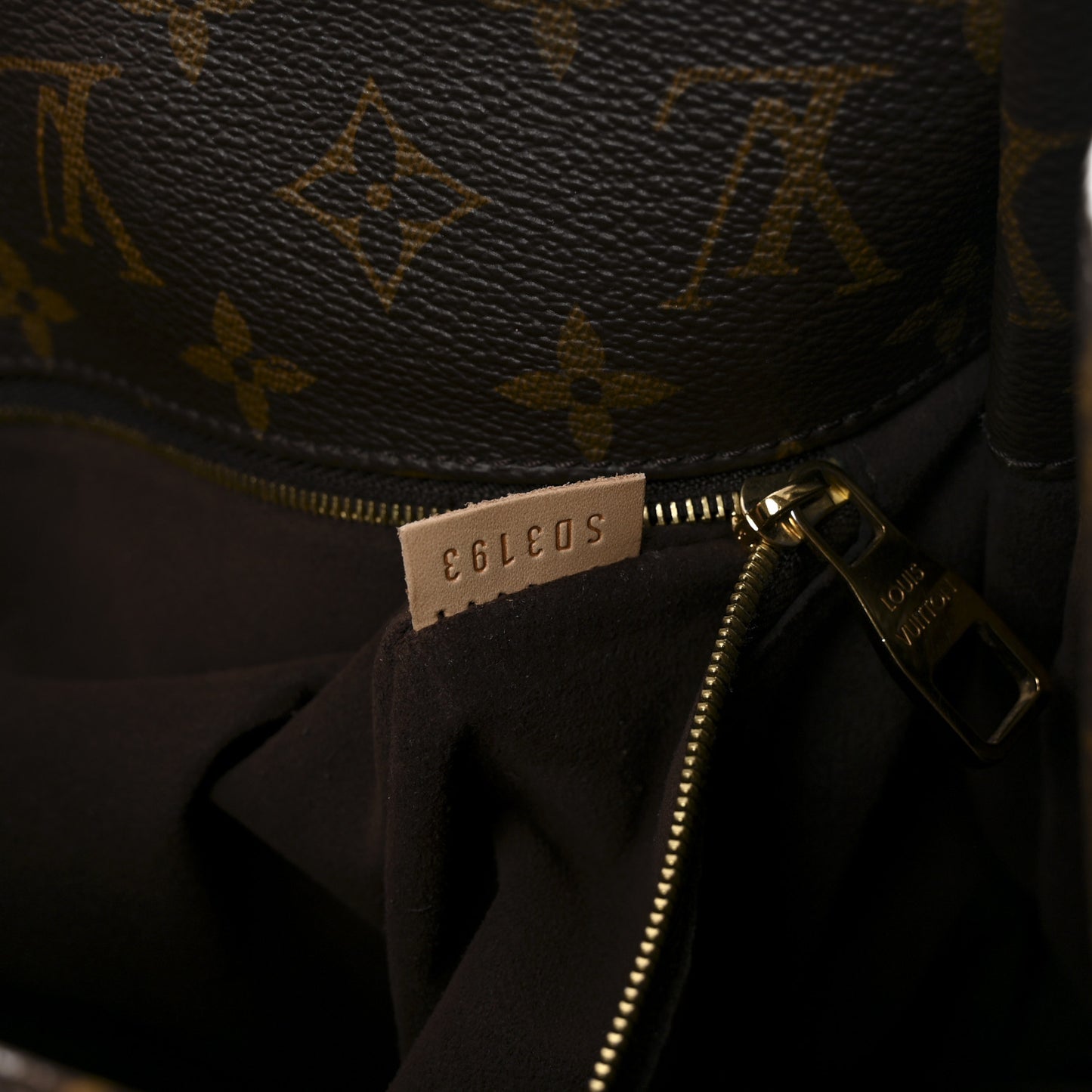 Monogram Metis