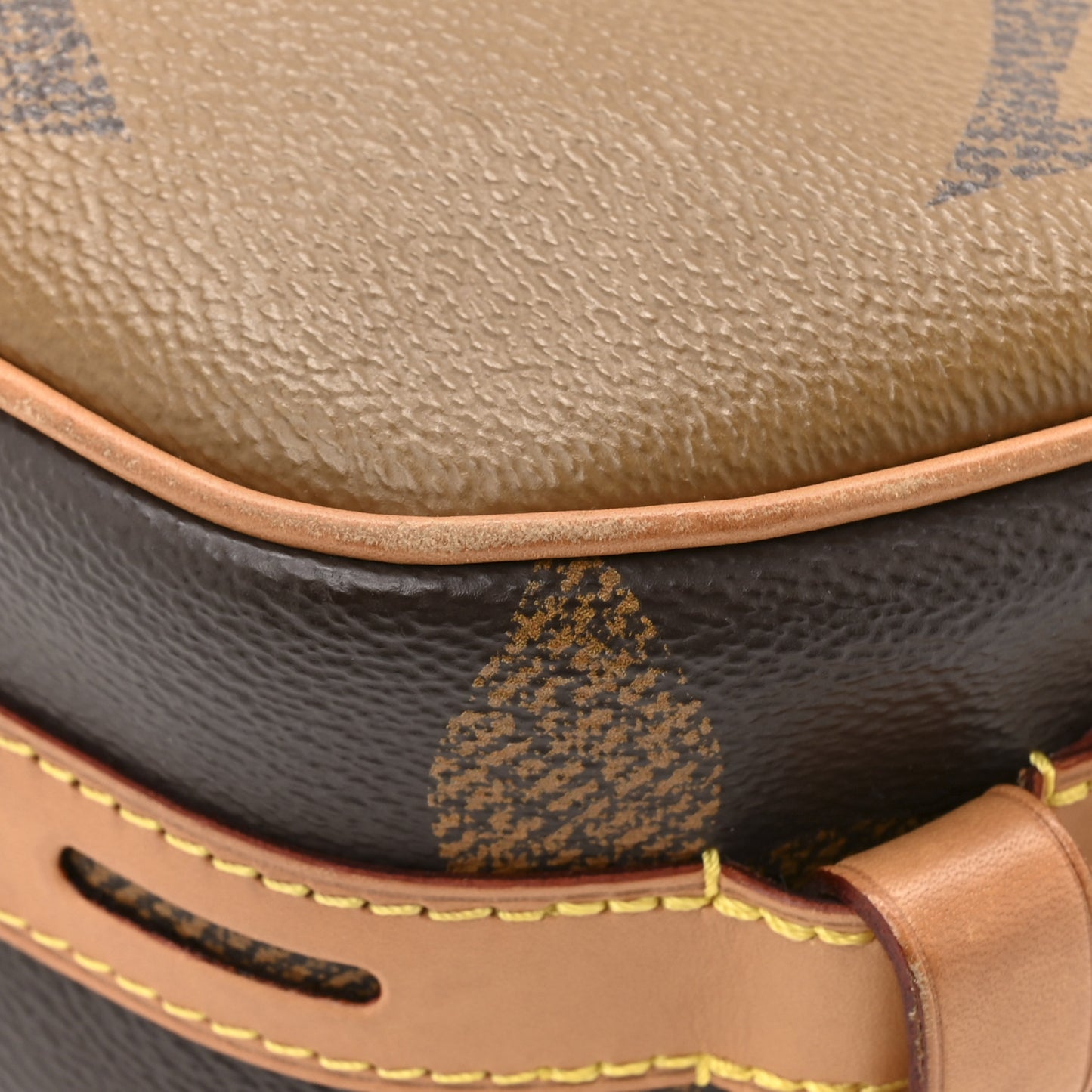 Reverse Monogram Giant Boite Chapeau Souple