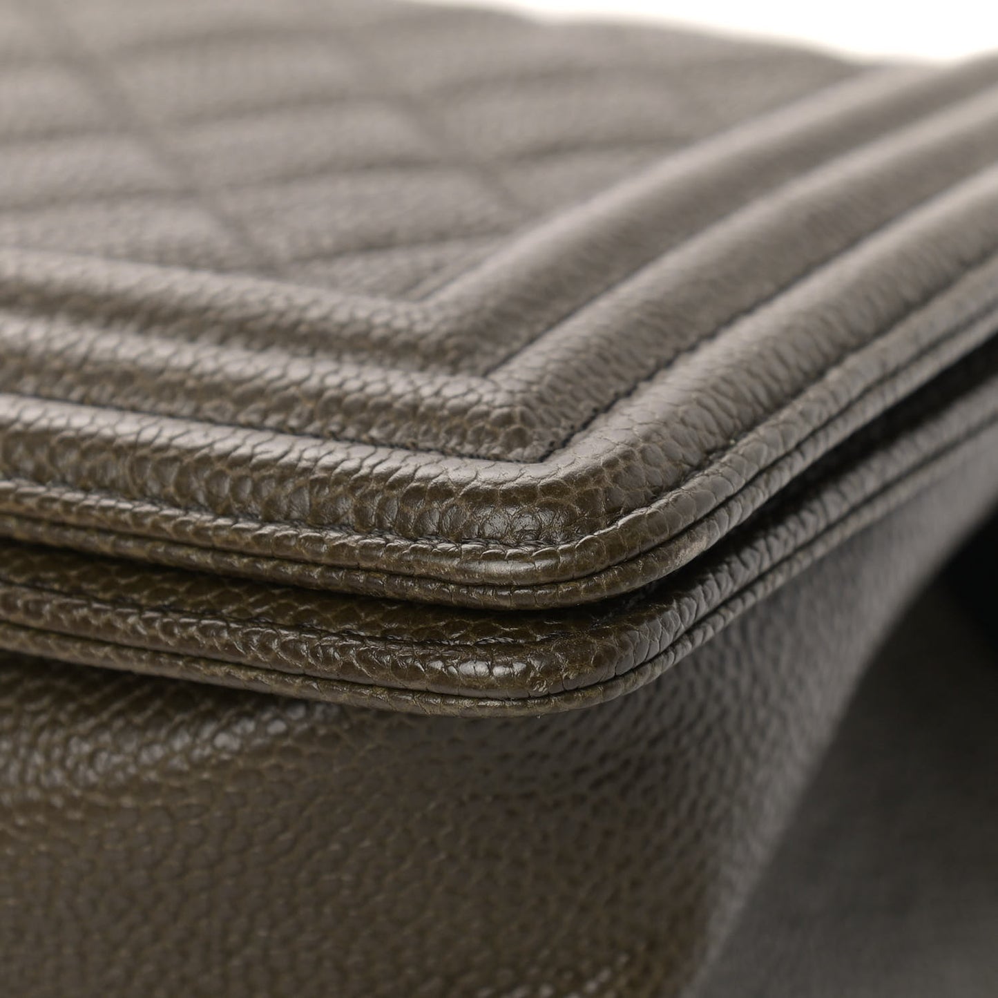 Caviar Quilted Medium Boy Flap Green