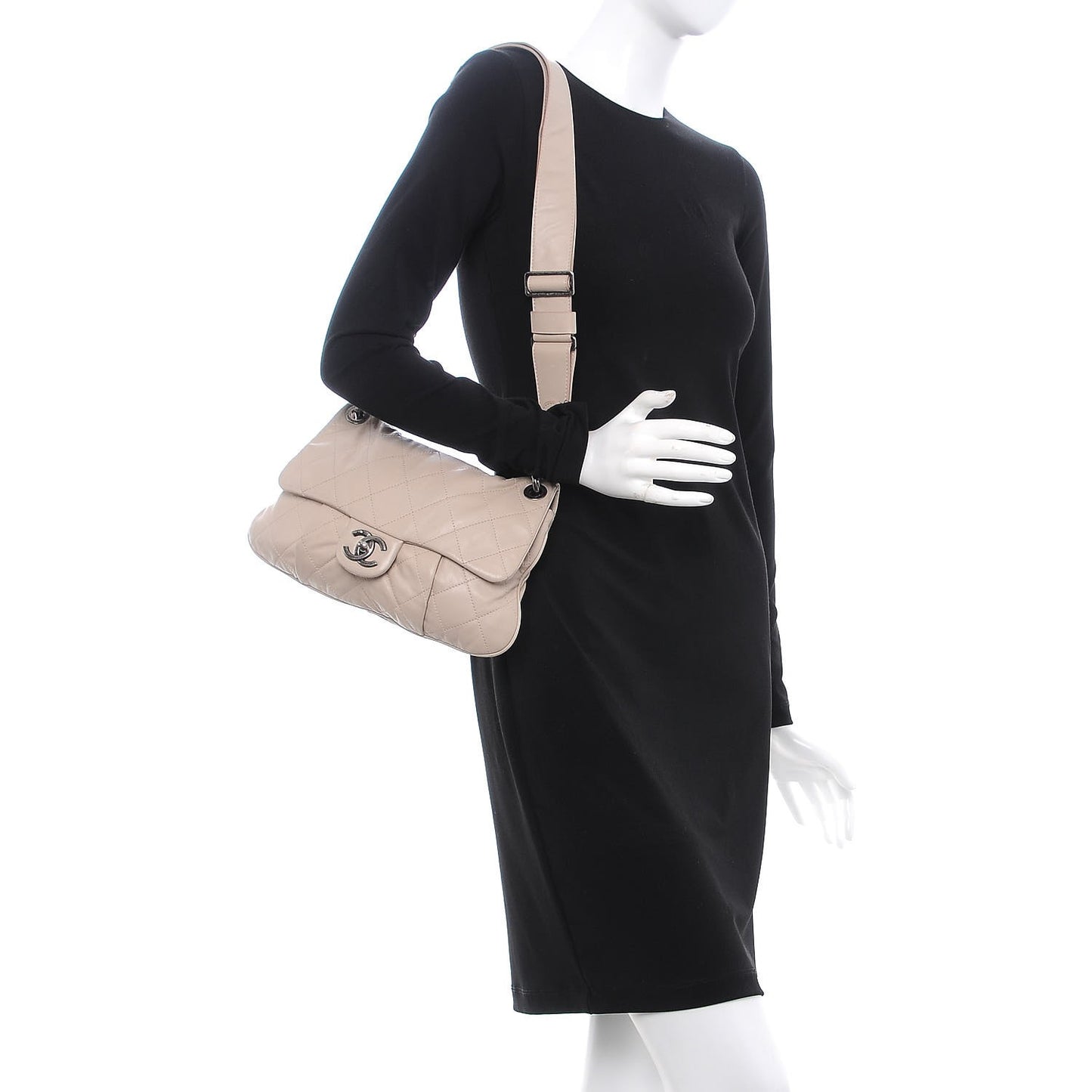 Calfskin Coco Pleats Messenger Flap Beige