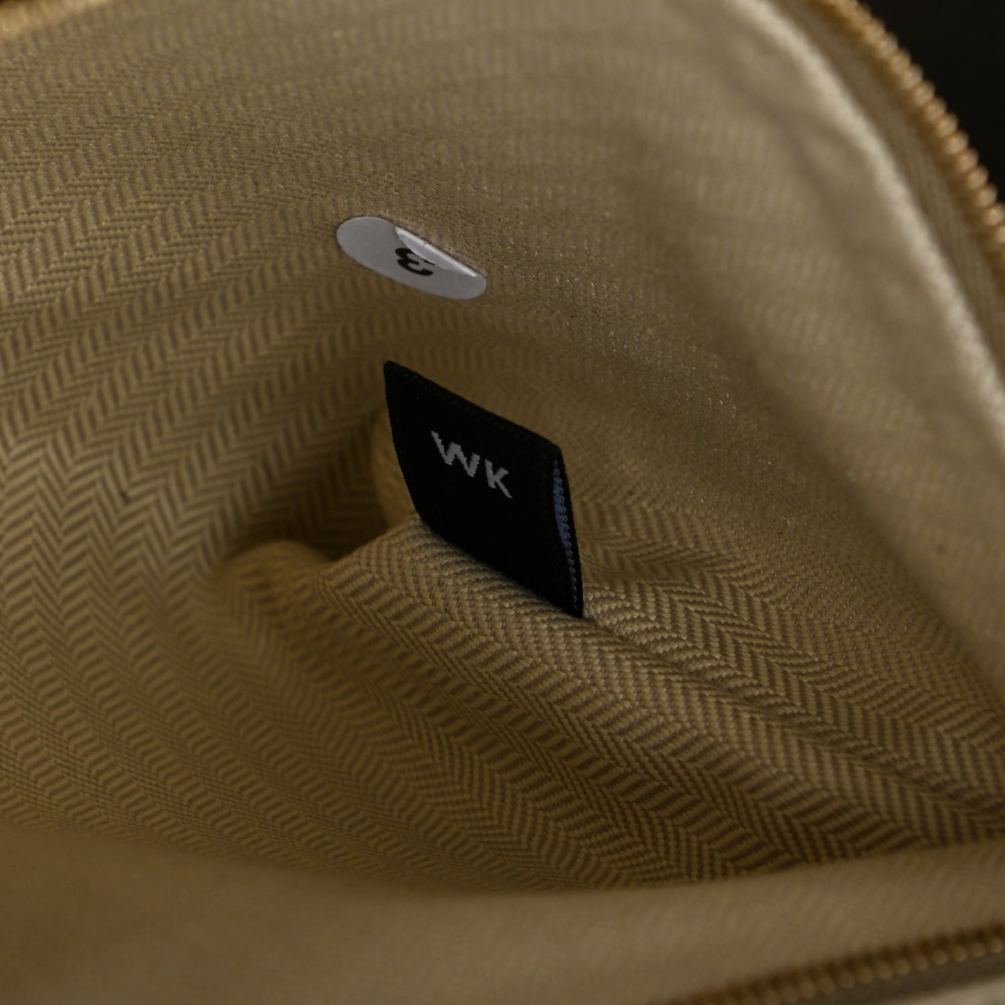 Heavy Grain Small Iris Tote Chalk