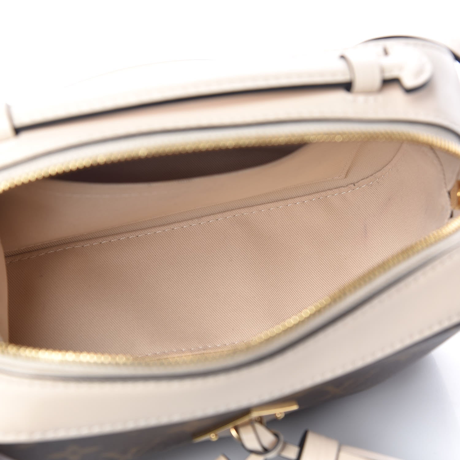 Louis Vuitton Monogram Saintonge Creme 5 of 9