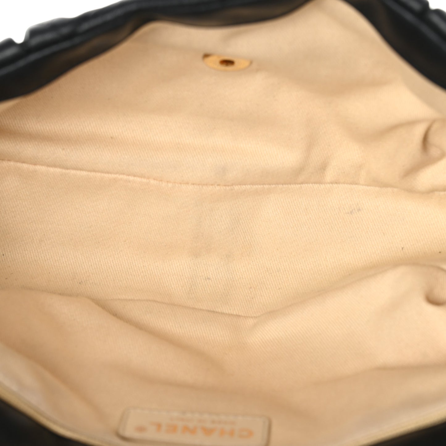 Iridescent Calfskin Large Chic Quilt Flap Black