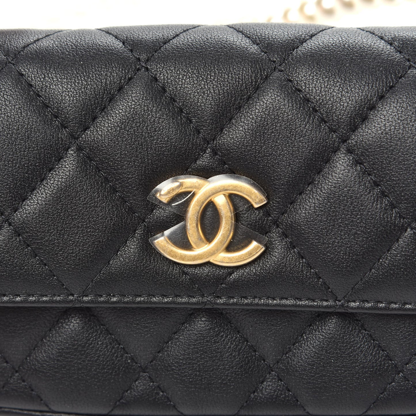 Calfskin Quilted About Pearls Card Holder Flap With Chain Black