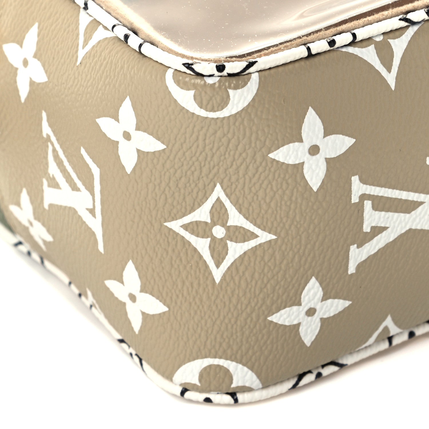 Louis Vuitton Monogram Giant Beach Pouch Kaki 9 of 11