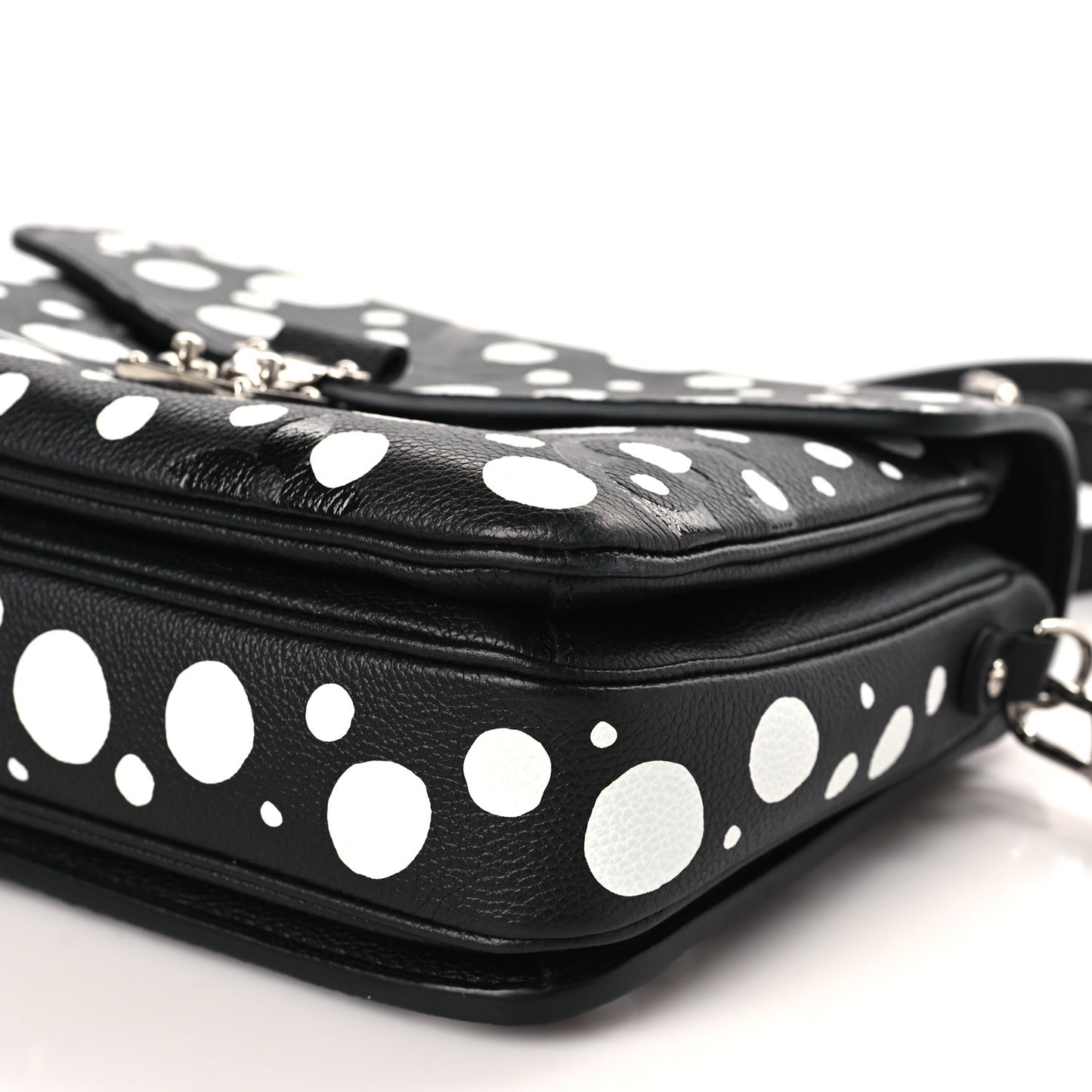 LV x YK Empreinte Monogram Giant Pochette Metis Black