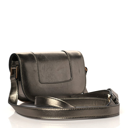 Valentino Garavani Metallic Nappa Small Supervee Crossbody Bag Silber 2 of 15