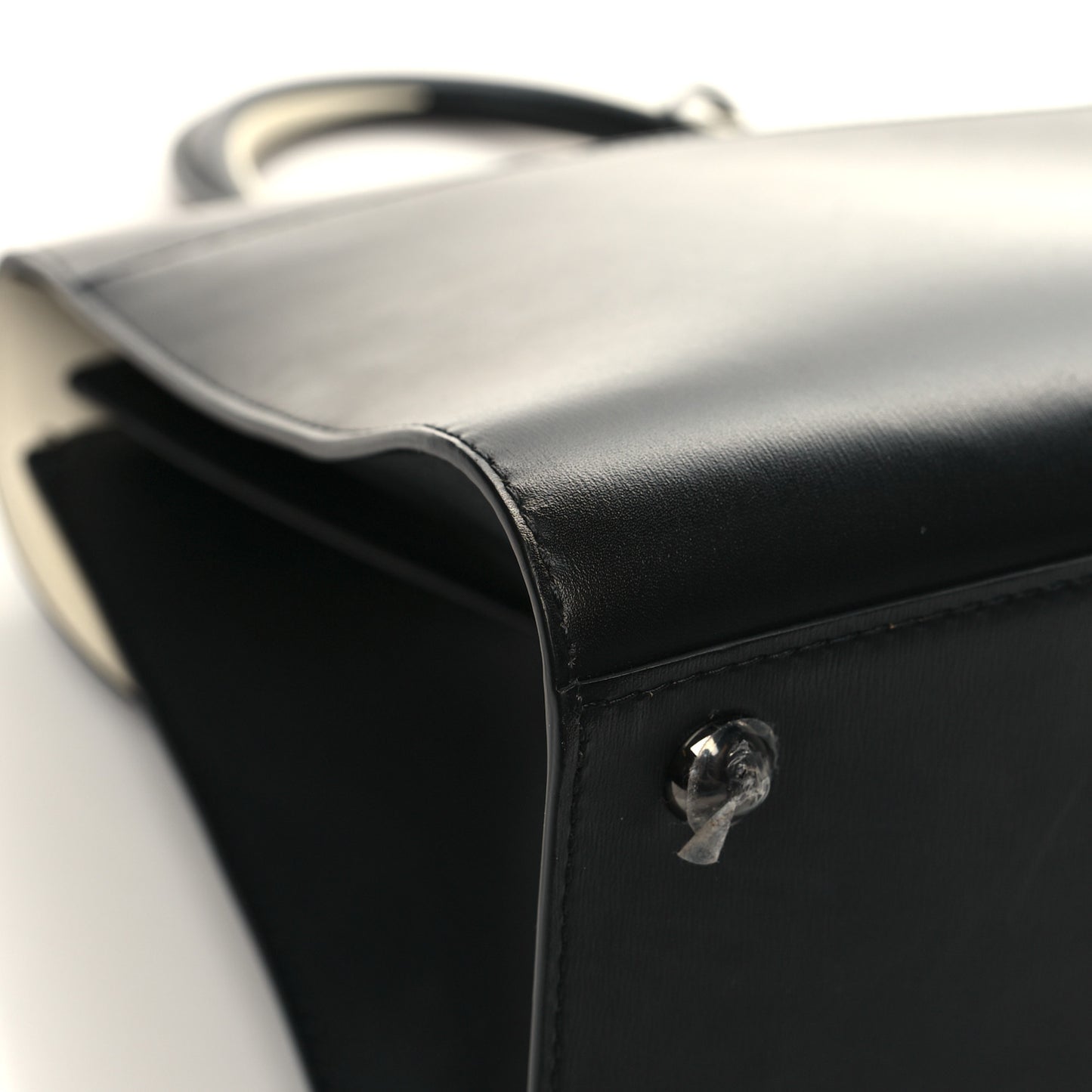 Box Calfskin Light And Shadow MM Brillant Satchel Black Ivory