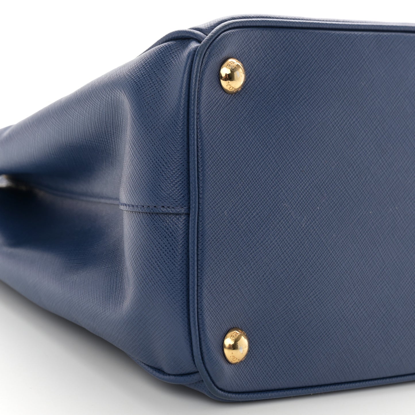 Saffiano Medium Galleria Double Zip Tote Bluette