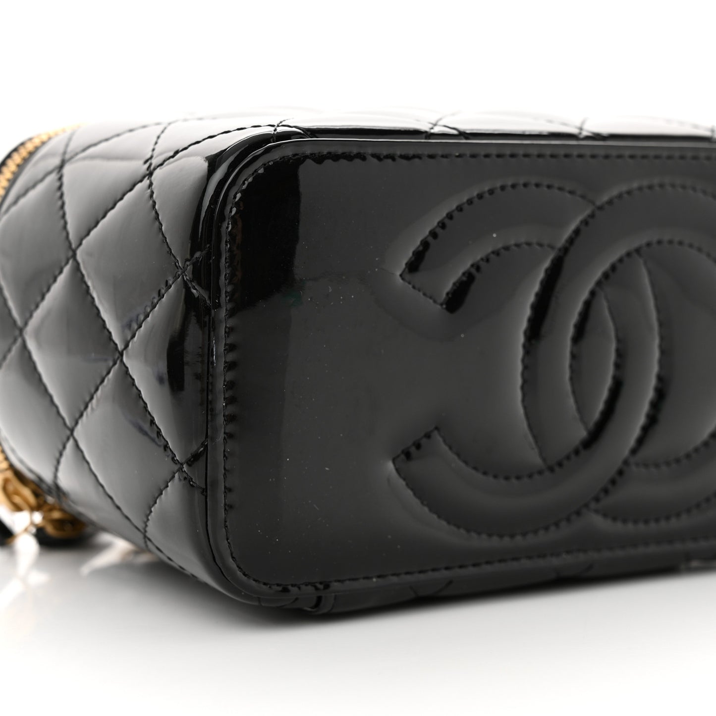 atent Enamel Quilted Small Coco Hearts Vanity Case With Chain Black