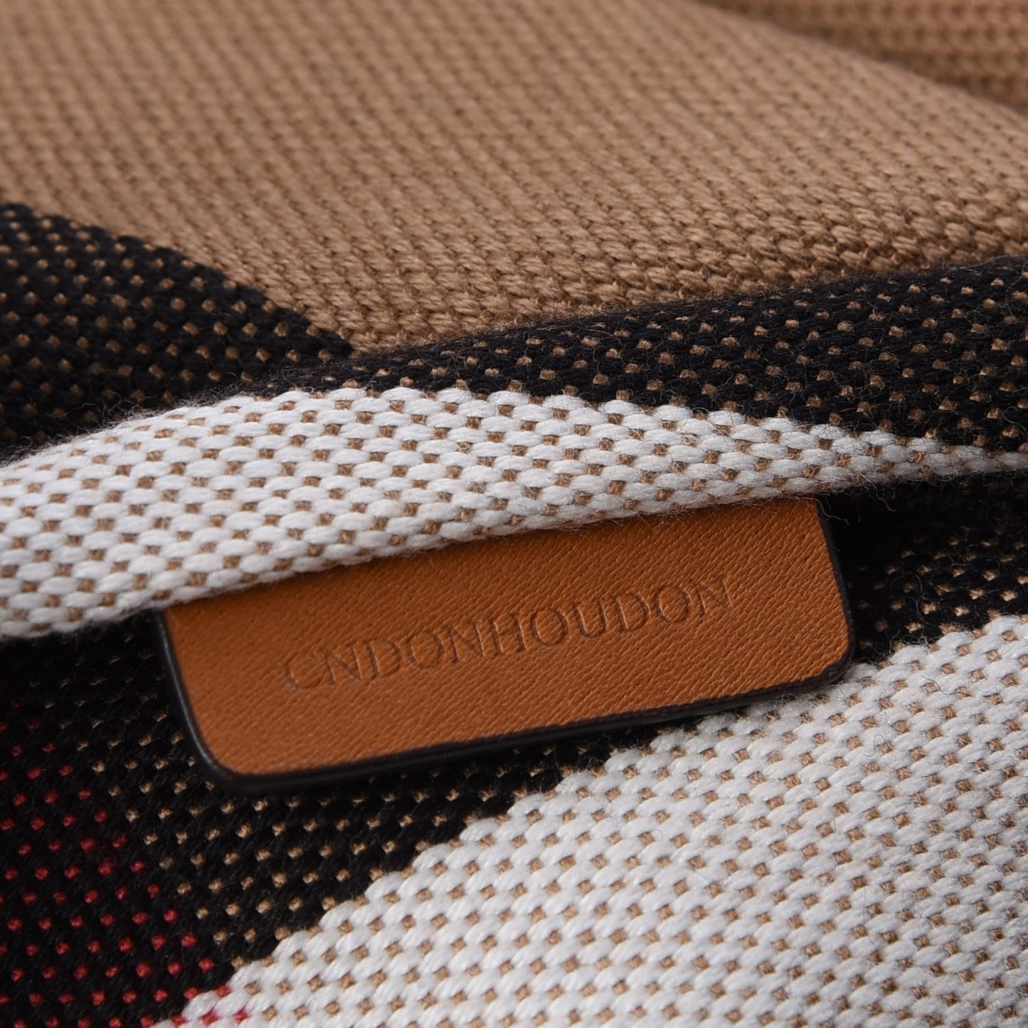 Grainy Calfskin House Check Medium Maidstone Saddle Brown