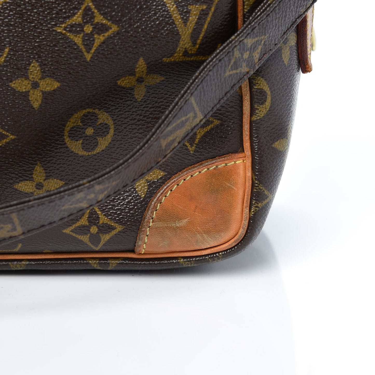 Monogram Nil 28