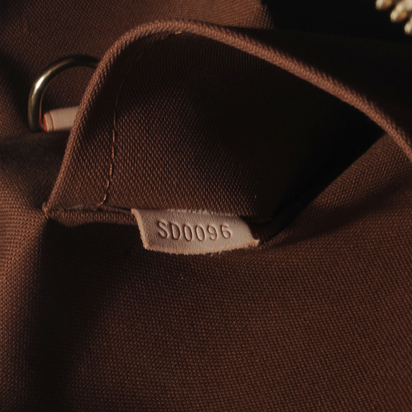 Louis Vuitton Monogram Lockit Vertical 7 of 8