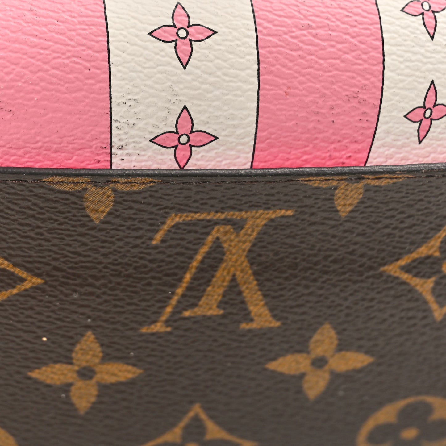 Monogram 2019 Christmas Animation Sarah Wallet