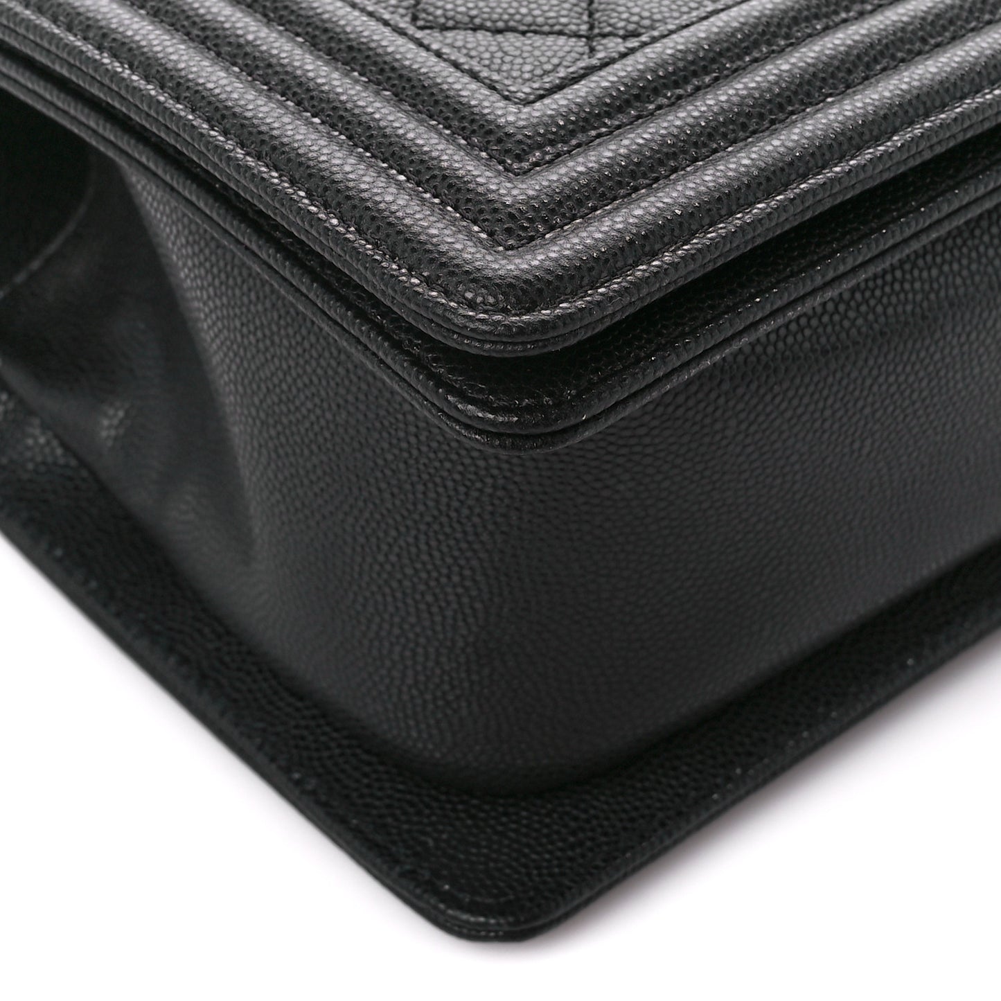 Caviar Quilted Medium Boy Flap Black